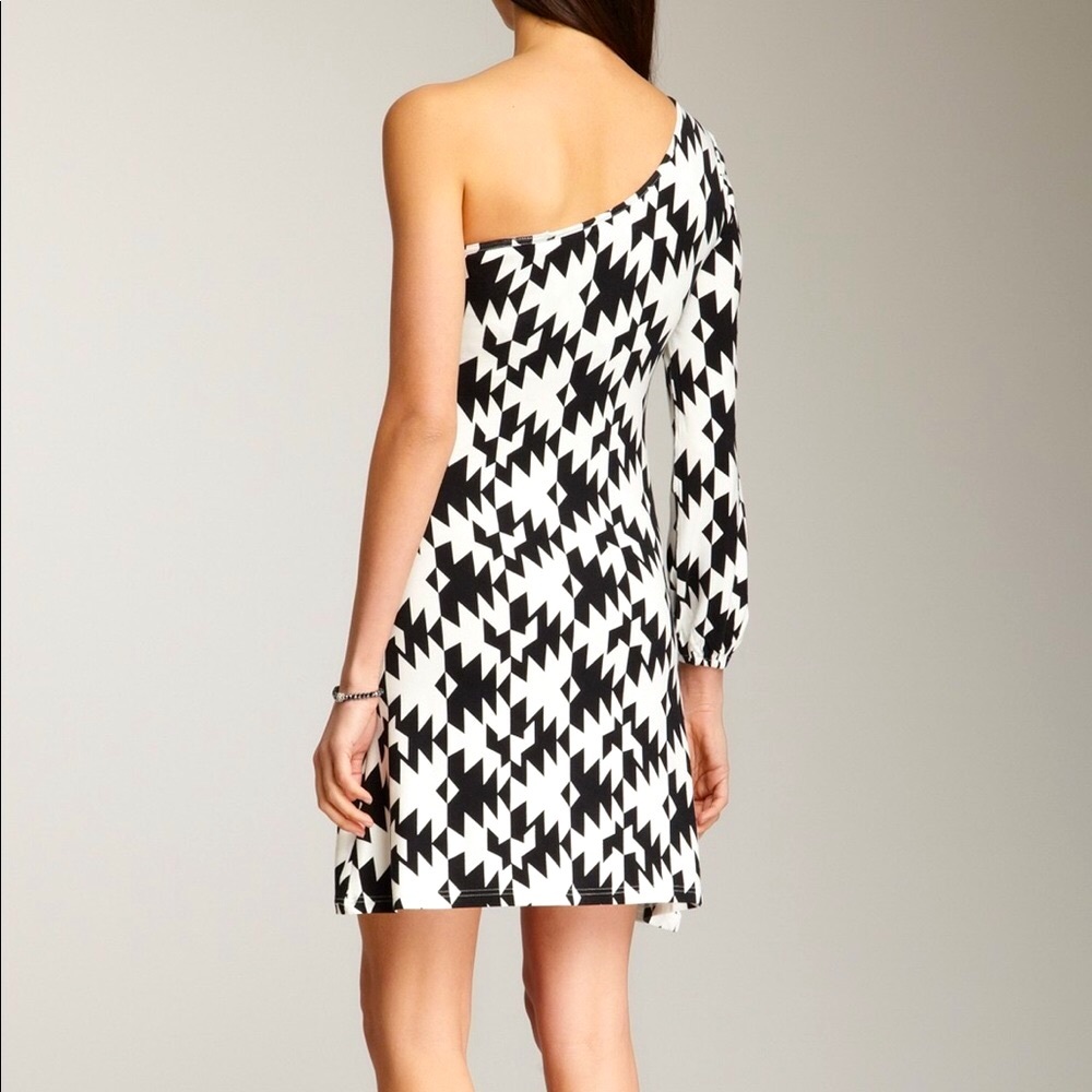 One-Shoulder Dress 🖤 - Picture 2 of 3